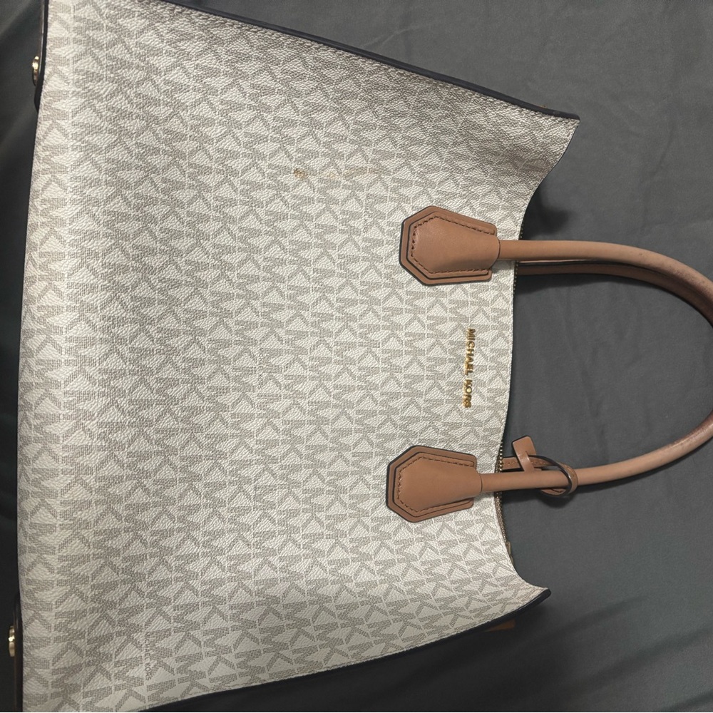 Michael Kors White and Tan Tote Bag with Classic Elegance